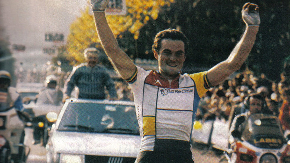 Reading the La Vie Claire Jersey